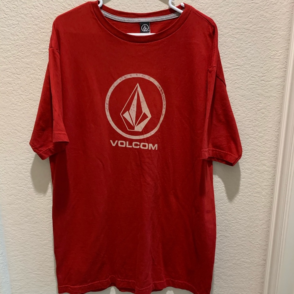 Men’s Volcom shirt